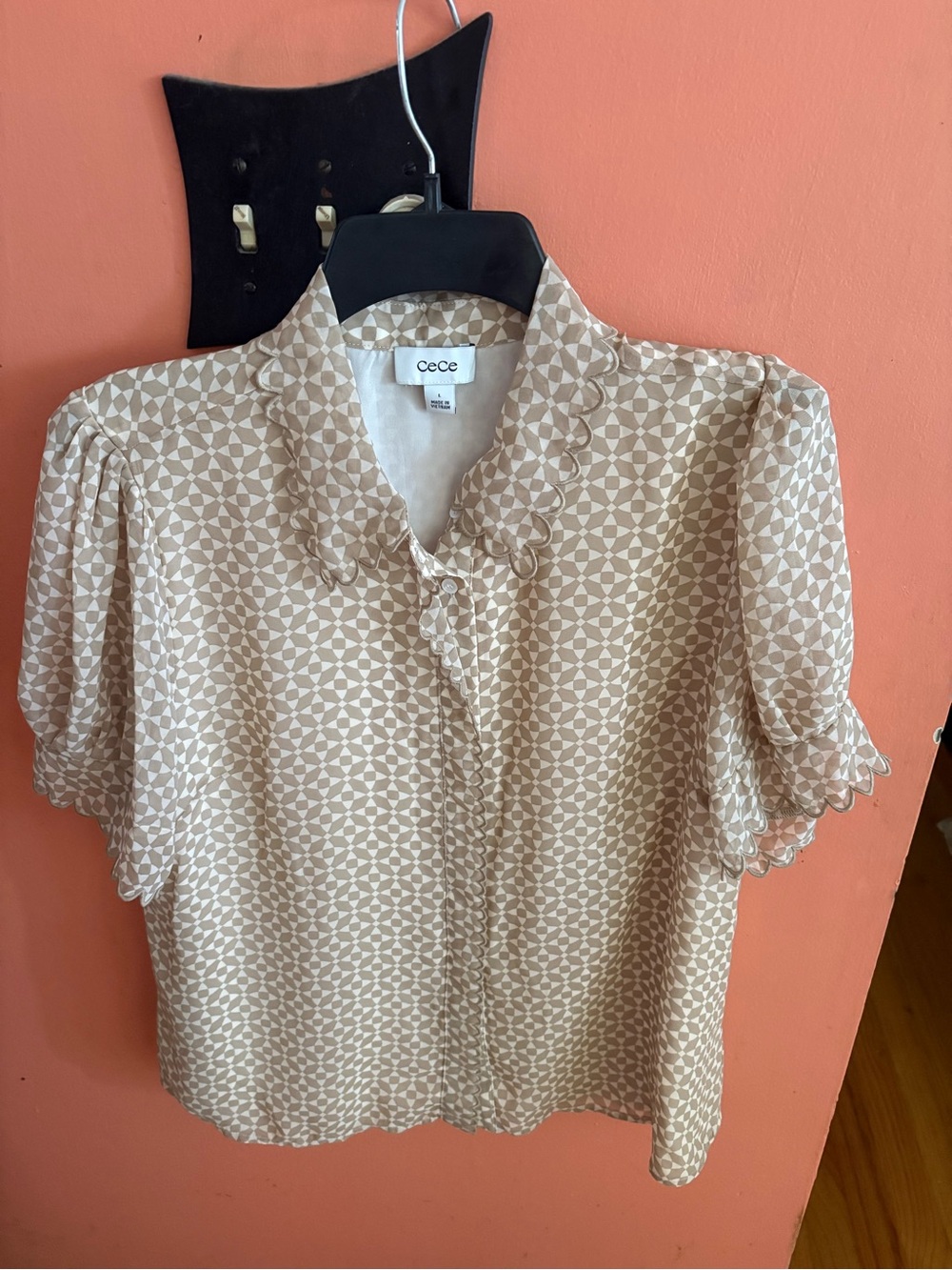CeCe Taupe and White Geometric Scallop-Trim Blouse